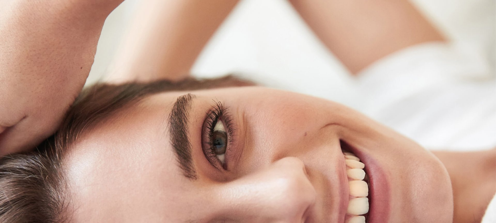 Get The Naturally Glowing Nomakeup Look Hero